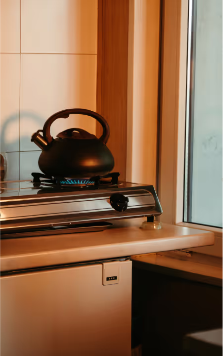 A kettle in a kitchenette